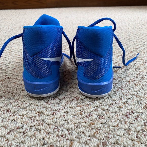 Boys Nike basketball shoes - Picture 4 of 5
